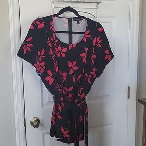 Lane Bryan Lena Top, size 20, black and bright pink